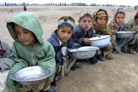 Děti v afghánském uprchlickém táboře.