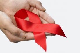 Za 5 měsíců letos přibylo tolik HIV pozitivních jako loni za 7 měsíců.