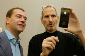 Medveděv navštívil v Silicon Valley i Apple.