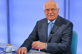 Prezident Václav Klaus jmenuje Petra Nečase premiérem.