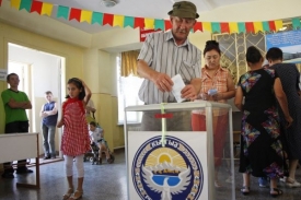 V Kyrgyzstánu proběhlo ústavní referendum.