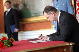 Petr Nečas se stal novým premiérem.