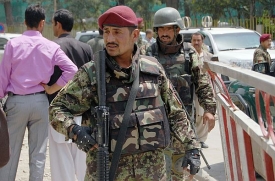 Vojáci afghánské armády a kábulského ministerstva zahraničí.