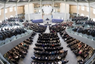 Spolkové shromáždění volí prezidenta v Říšském sněmu (Reichstagu).
