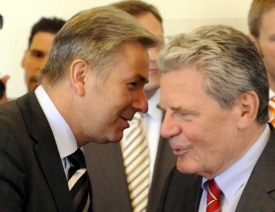 Gauck (vpravo) jako kandidát SPD a Zelených.