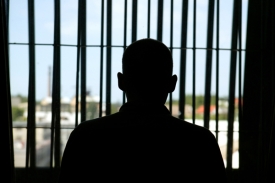 Muž půjde za nepovolené vycházky do vězení (ilustrační foto).