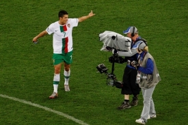 Ronaldo na odchodu do šaten v konfliktu s televizní kamerou.