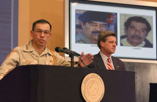 Američané informují v Bagdádu o chycení Saddáma Husajna.