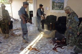 Strážce, který nepřežil útok Talibanu na úřadovnu USAID.