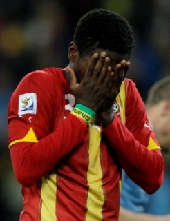 Smutný hrdina Ghany Asamoah Gyan.