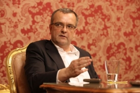 Budoucí ministr financí Miroslav Kalousek chce tvrdě šetřit.