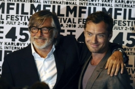 Britský herec Jude Law přijel na MFF v Karlových Varech.