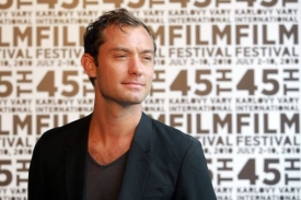 Britský herec Jud Law přijel na MFF v Karlových Varech.