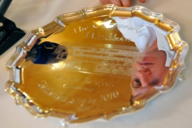 Stříbrný tác pro finalistu Wimbledonu Tomáše Berdycha.