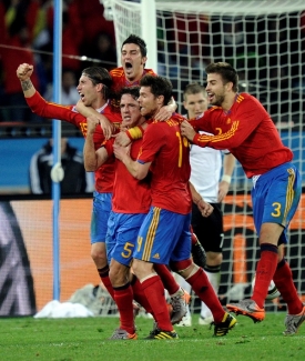 Španělé se radují z vítězství.