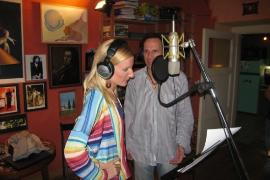 Adela Banášová s Jankem Ledeckým ve studiu.
