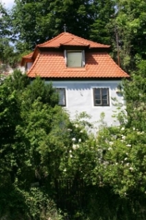 Zahradní domek, kde malíř bydlel.