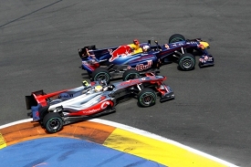V Anglii se čeká znovu boj McLarenu a Red Bullu.