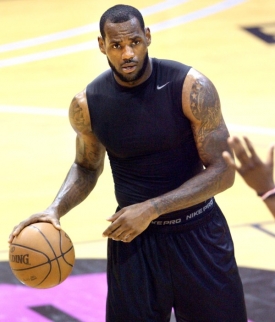 Hvězda NBA LeBron James se stěhuje do Miami.