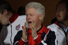 Bývalý prezident Bill Clinton při zápasu Ghany s USA.
