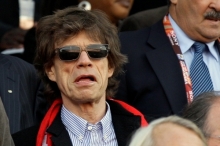 Zpěvák Mick Jagger stihl v Africe hned několik zápasů.