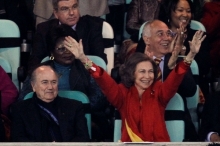 Šéf FIFA Seep Blatter a španělská královna Sofie.