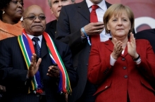Prezident JAR Jacob Zuma a německá kancléřka Angela Merkelová.