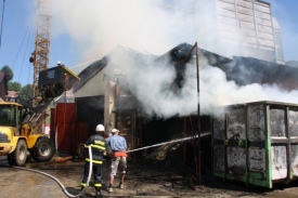 Požár způsobil škodu asi deset milionů korun.