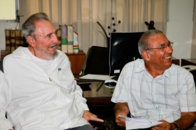Fidel Castro navštívil havanské vědce.