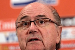Sepp Blatter se během šampionátu dostal pod palbu kritiky kvůli videu.