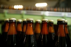 Klasickým pivním láhvím roste silná plastová konkurence.
