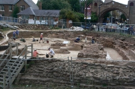 Archeologický výzkum římského amfiteátru v britském Chesteru.