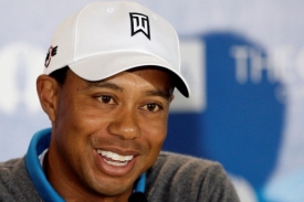 Tiger Woods působí v St. Andrews v pohodě.