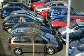 Parkování v Česku zdražovalo i v krizových letech.