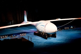 Phantom Eye od Boeingu je poháněný vodíkovým motorem.