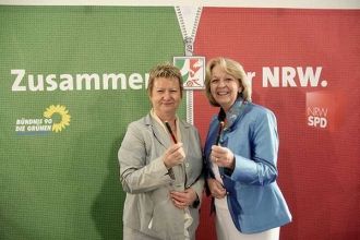 Rudá Kraftová a zelená Löhrmannová. Dvě ženy v čele spolkové země.
