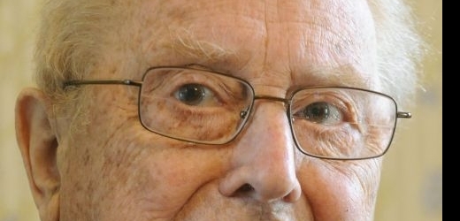 Slavný dirigent a znalec tvorby Janáčka Charles Mackerras zemřel.