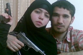Jedna z teroristek z metra Džennet Abdurachmanovová se svým mužem.