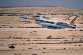 Izraelský letoun F-16, který je zachytitelný radarem.