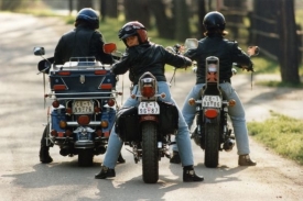 Policie chce, aby motorkáři nosili reflexní vesty.