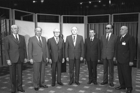 Představitelé Varšavské smlouvy v roce 1987 (vlevo Gustáv Husák).