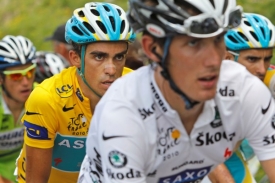 Andy Schleck (vpředu) a Alberto Contador.
