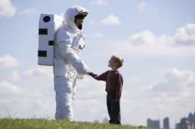 S astronauty se mohou turisté setkat i na zemském povrchu.