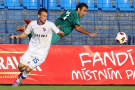 Antonín Fantiš z Baníku (v bílém) při zápase s Georgií.