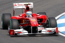 Ferrari pilotované Fernandem Alonsem v sobotní kvalifikaci.