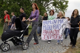 Protesty v Moravském Krumlově proti odvezení Muchovy Epopeje.