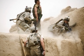 Americká jednotka útočí na povstalce v oblasti Kandahar.