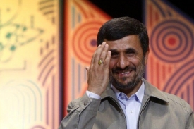 Štědrý prezident Ahmadínežád.