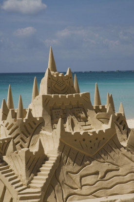 Hrady z písku na plážích překážejí. Ereclea je proto zakázala.