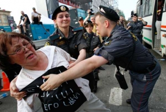 Zásah proti opoziční demonstraci v Moskvě.
